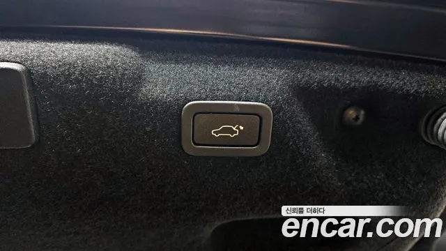 Jaguar XE 2015 thumb 5