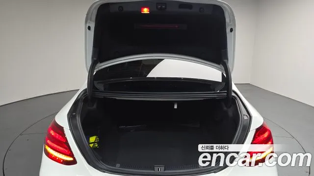 Mercedes-Benz E-Class 2017 thumb 9
