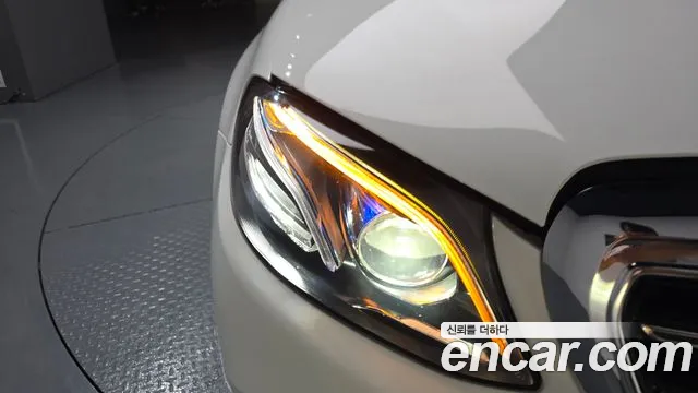 Mercedes-Benz E-Class 2017 thumb 8