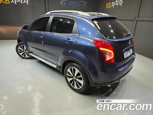 KGM Korando 2013 thumb 11
