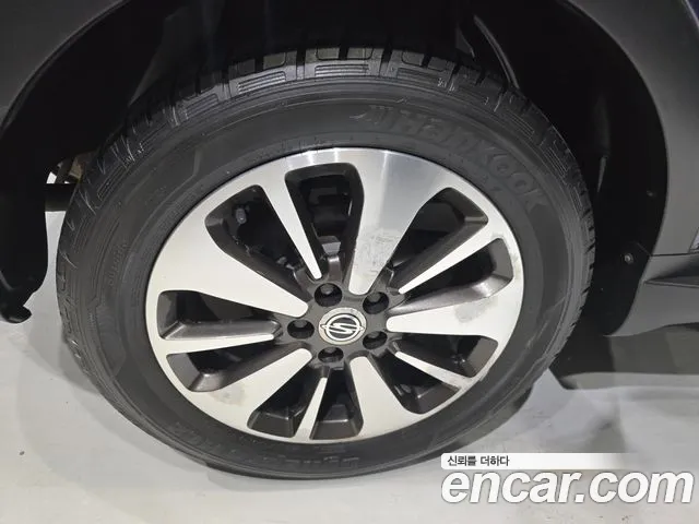 KGM Korando 2013 thumb 9