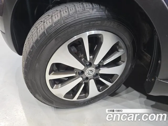 KGM Korando 2013 thumb 12