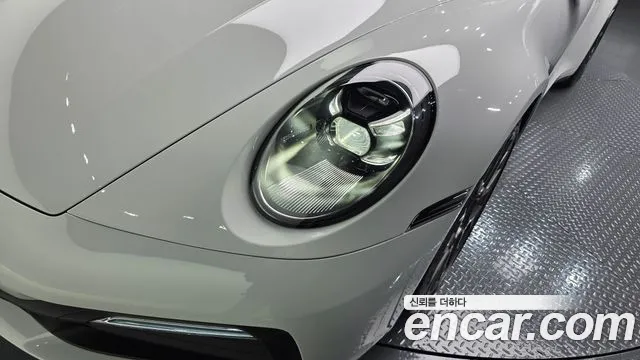 Porsche 911 2020 thumb 9