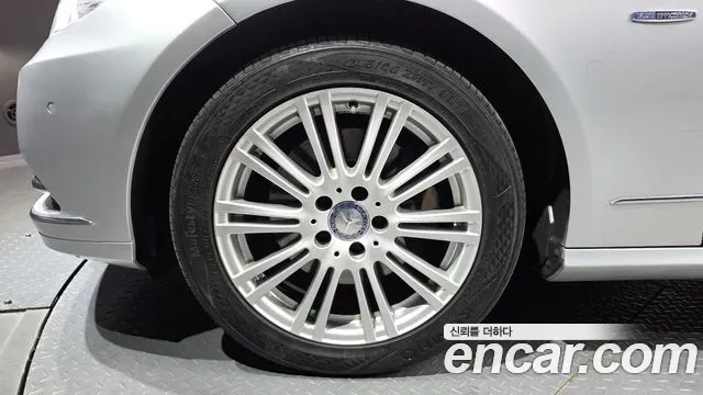 Mercedes-Benz E-Class 2012 thumb 10