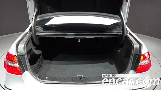Mercedes-Benz E-Class 2012 thumb 3