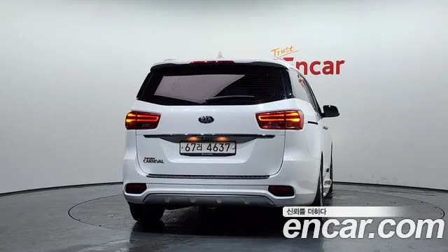 Kia Carnival 2018 thumb 11