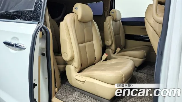 Kia Carnival 2018 thumb 4