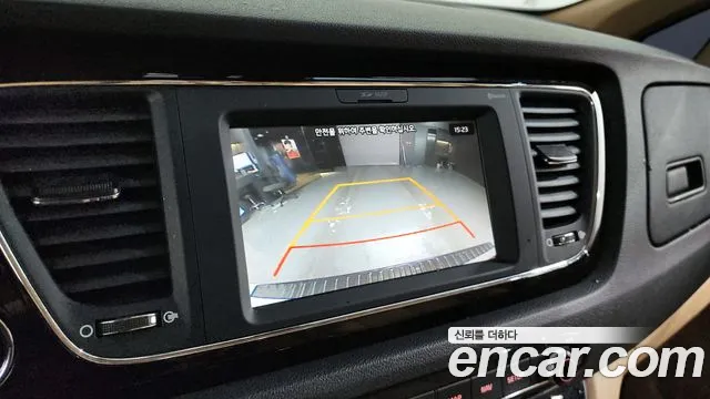 Kia Carnival 2018 thumb 5