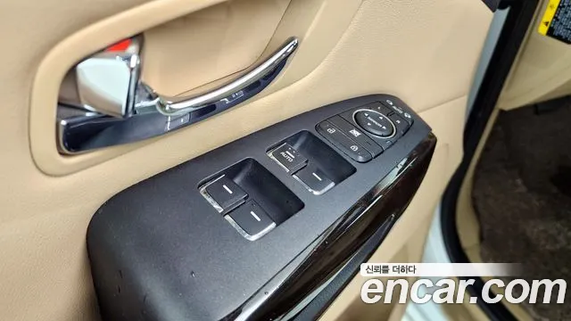 Kia Carnival 2018 thumb 6