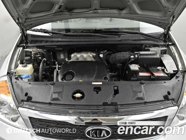 Kia Canival 2011 thumb 9