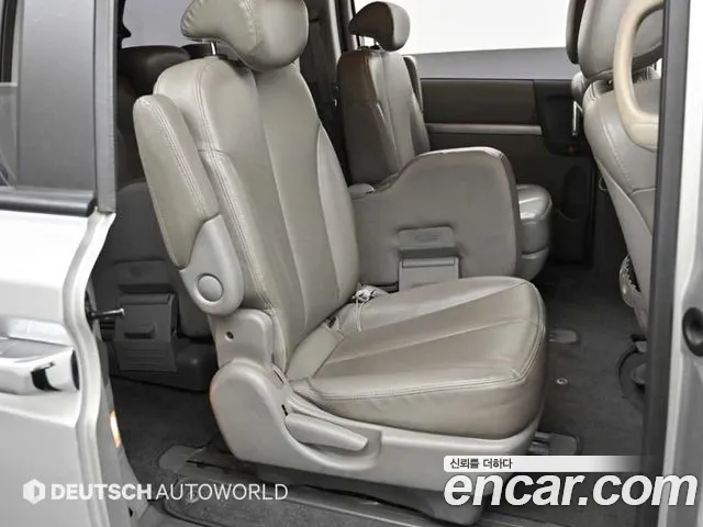 Kia Canival 2011 thumb 11