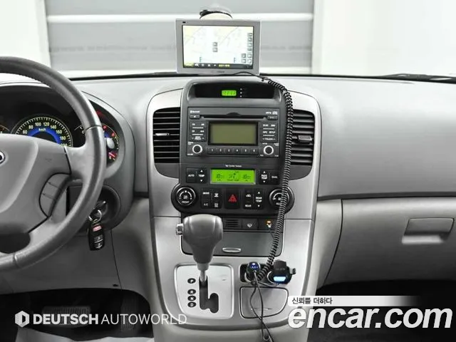 Kia Canival 2011 thumb 4