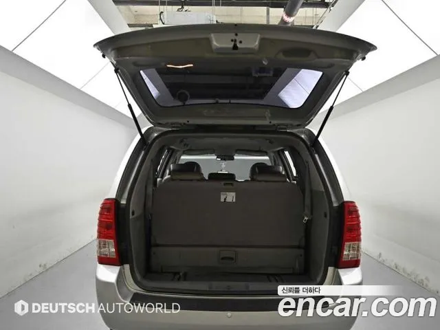 Kia Canival 2011 thumb 3