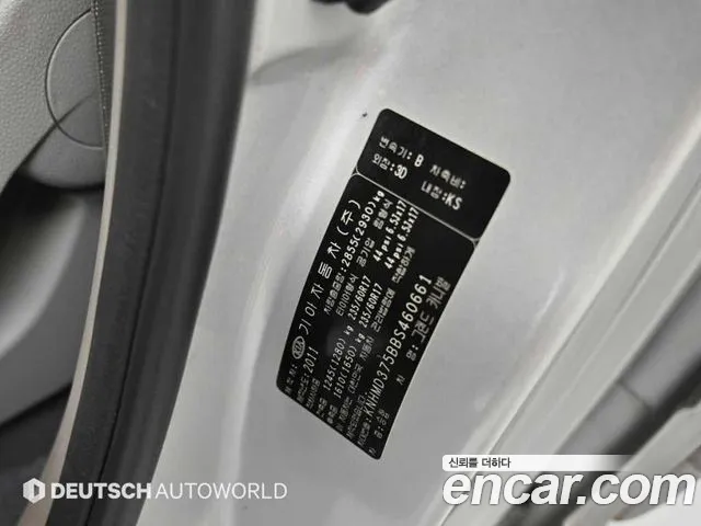 Kia Canival 2011 thumb 10