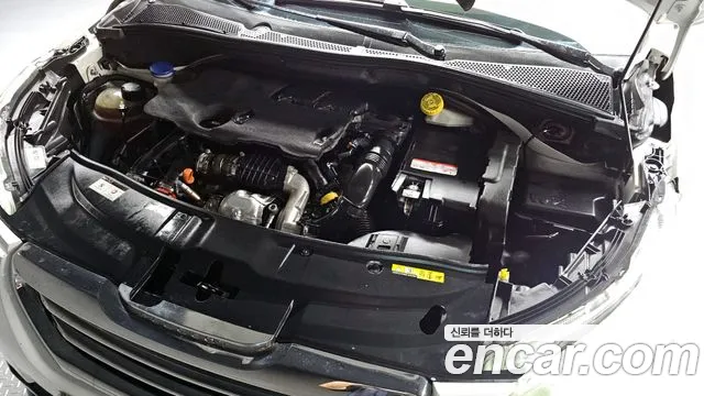Peugeot 2008 2015 thumb 8