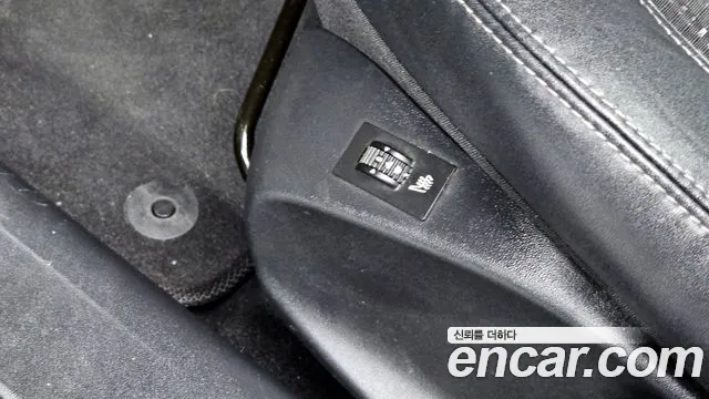 Peugeot 2008 2015 thumb 4