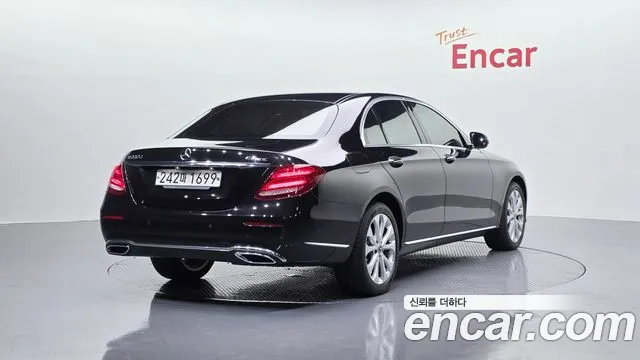 Mercedes-Benz E-Class 2017 thumb 4