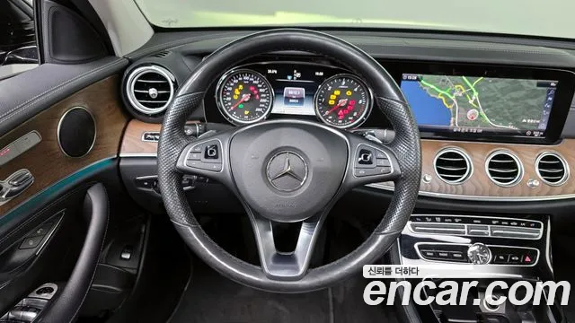 Mercedes-Benz E-Class 2017 thumb 7