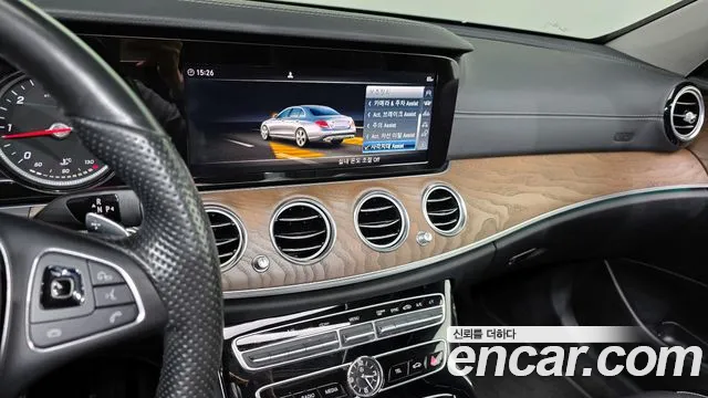 Mercedes-Benz E-Class 2017 thumb 6