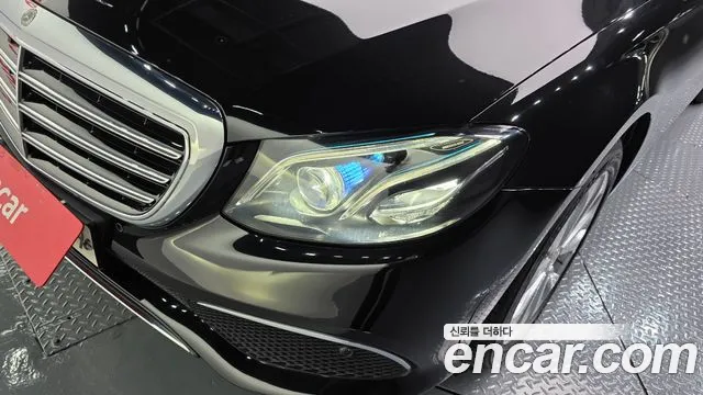 Mercedes-Benz E-Class 2017 thumb 2