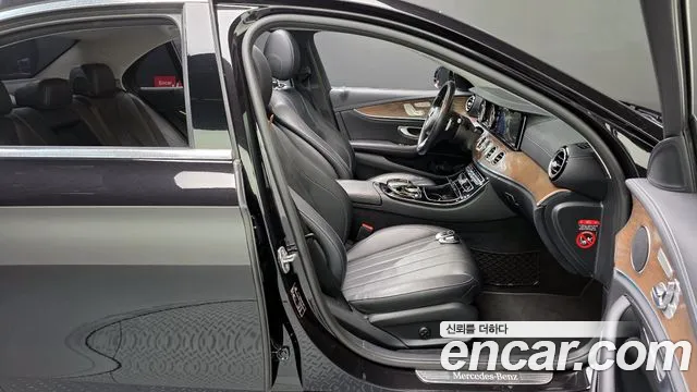 Mercedes-Benz E-Class 2017 thumb 9