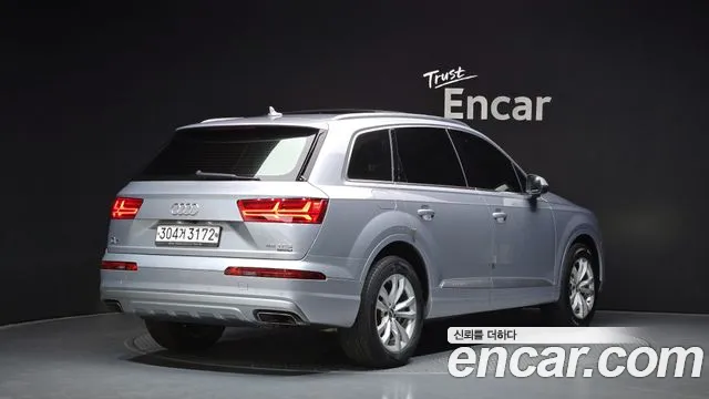 Audi Q7 2019 thumb 4