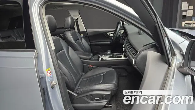 Audi Q7 2019 thumb 3
