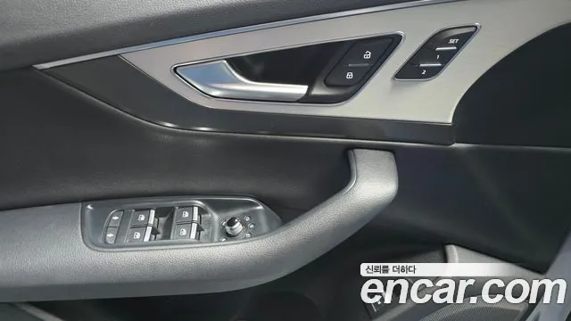 Audi Q7 2019 thumb 6