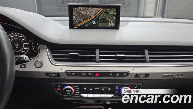Audi Q7 2019 thumb 10