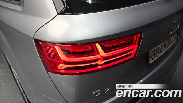 Audi Q7 2019 thumb 2