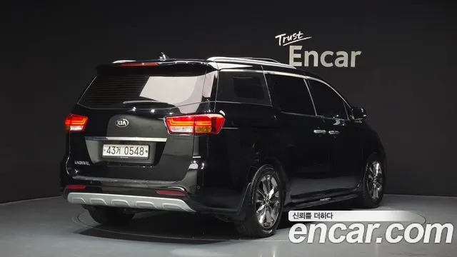 Kia Carnival 2015 thumb 10