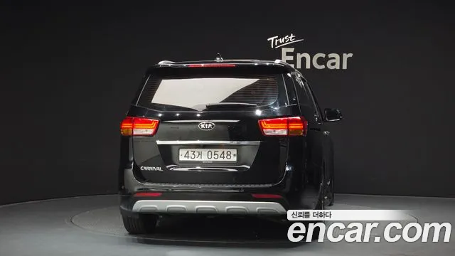 Kia Carnival 2015 thumb 11