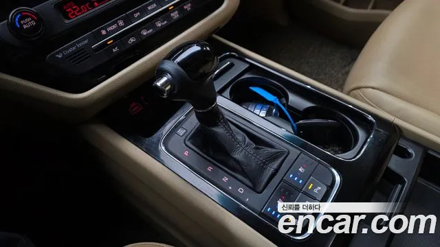 Kia Carnival 2015 thumb 12