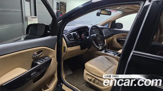 Kia Carnival 2015 thumb 5