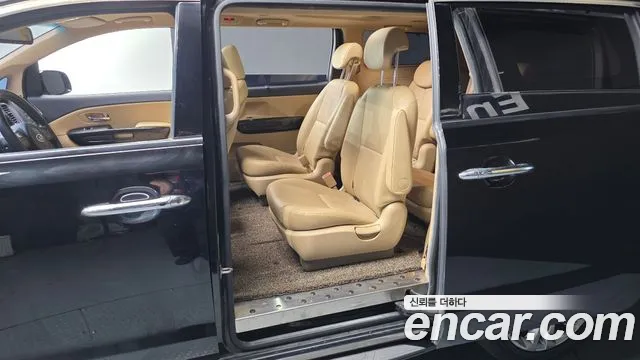 Kia Carnival 2015 thumb 8