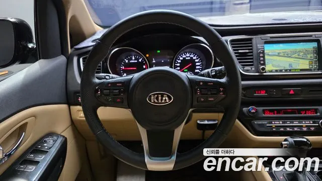 Kia Carnival 2015 thumb 9