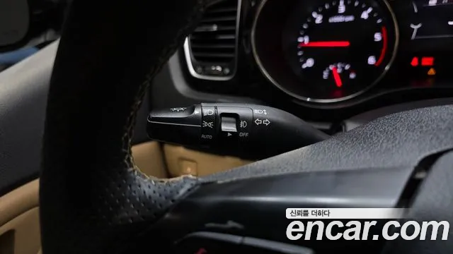 Kia Carnival 2015 thumb 6