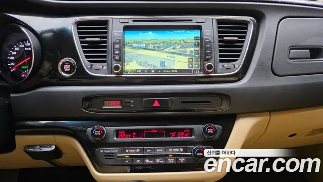 Kia Carnival 2015 thumb 7