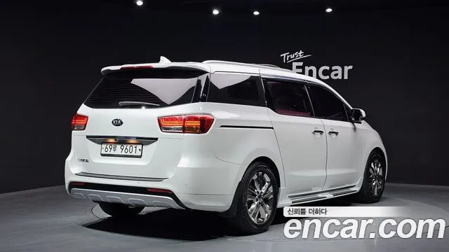 Kia Carnival 2014 thumb 11