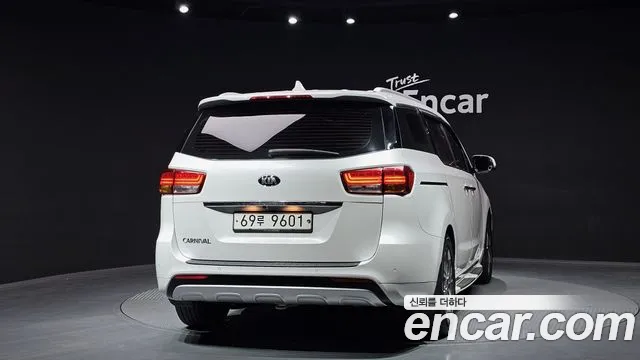 Kia Carnival 2014 thumb 7