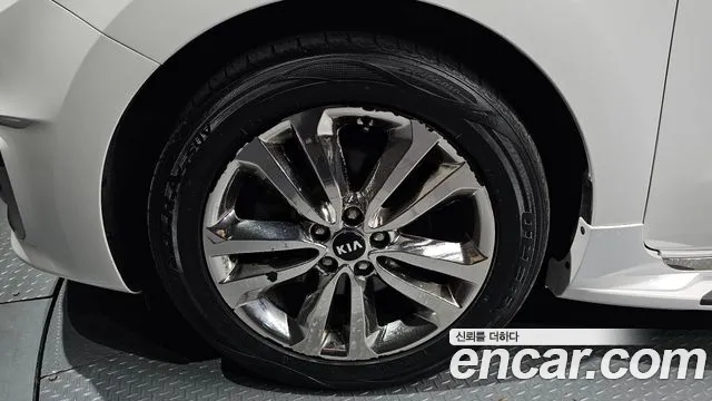 Kia Carnival 2014 thumb 12