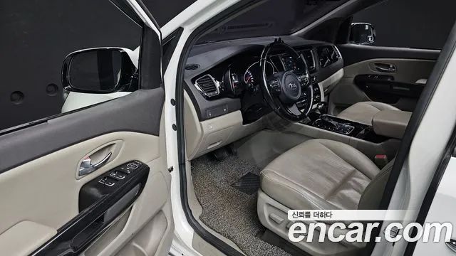 Kia Carnival 2014 thumb 6
