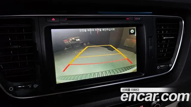 Kia Carnival 2014 thumb 3