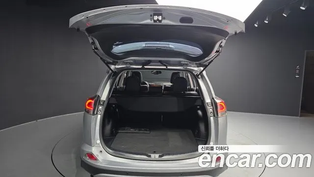 Toyota RAV4 2017 thumb 7
