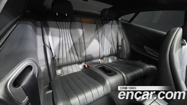 Mercedes-Benz E-Class 2022 thumb 5