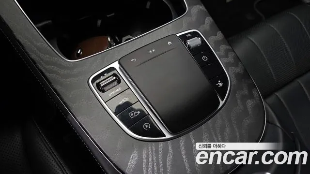 Mercedes-Benz E-Class 2022 thumb 4