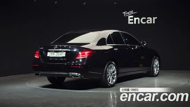 Mercedes-Benz E-Class 2018 thumb 12
