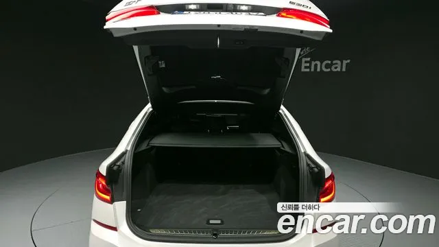 BMW 6 серии Gran Turismo 2023 thumb 10