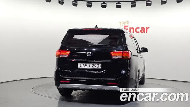 Kia Carnival 2016 thumb 4