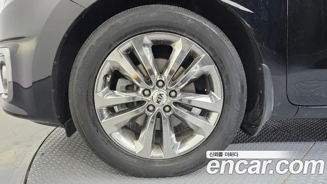 Kia Carnival 2016 thumb 5